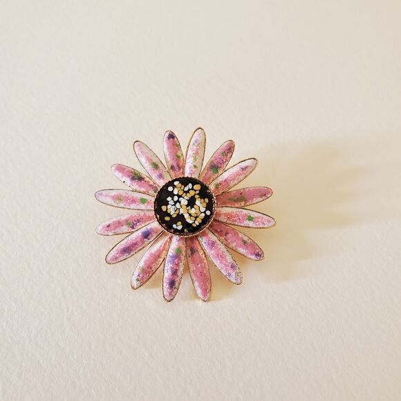 Vintage Daisy Brooch, Boho Daisy Pin , Hippie - Picture 2 of 5